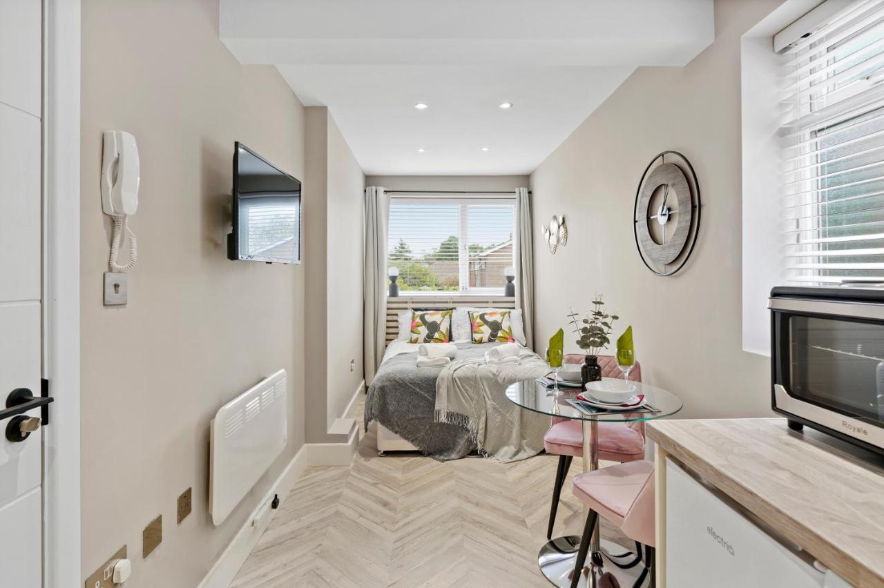 Апартаменты Boutique Heathrow Studio'S - Parking - Garden Хармондсворт Экстерьер фото